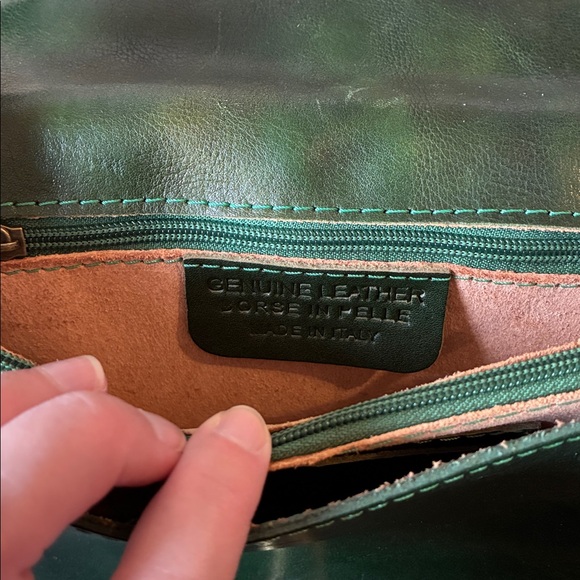 Elegant Green Leather Shoulder Bag - Picture 5 of 10